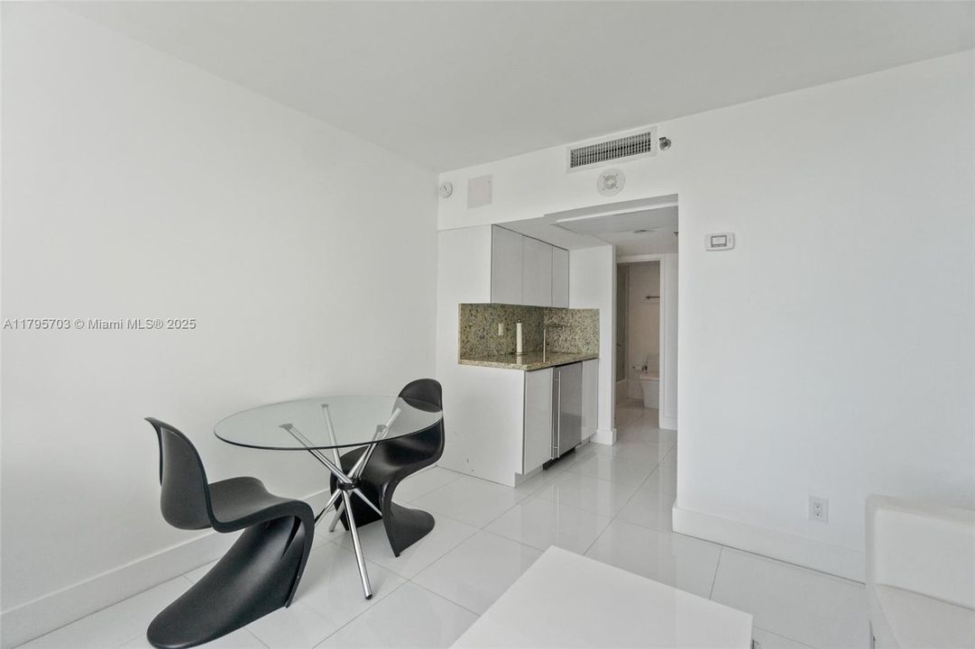 Recently Sold: $849,000 (2 beds, 2 baths, 1190 Square Feet)