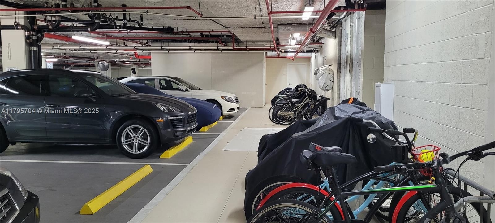 Recently Rented: $7,700 (3 beds, 3 baths, 2439 Square Feet)