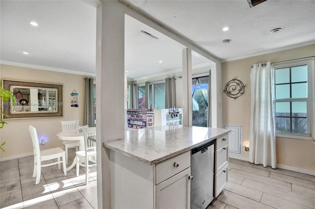 Недавно продано: $525,000 (2 спален, 2 ванн, 1141 Квадратных фут)