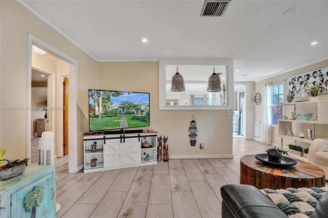 Недавно продано: $525,000 (2 спален, 2 ванн, 1141 Квадратных фут)