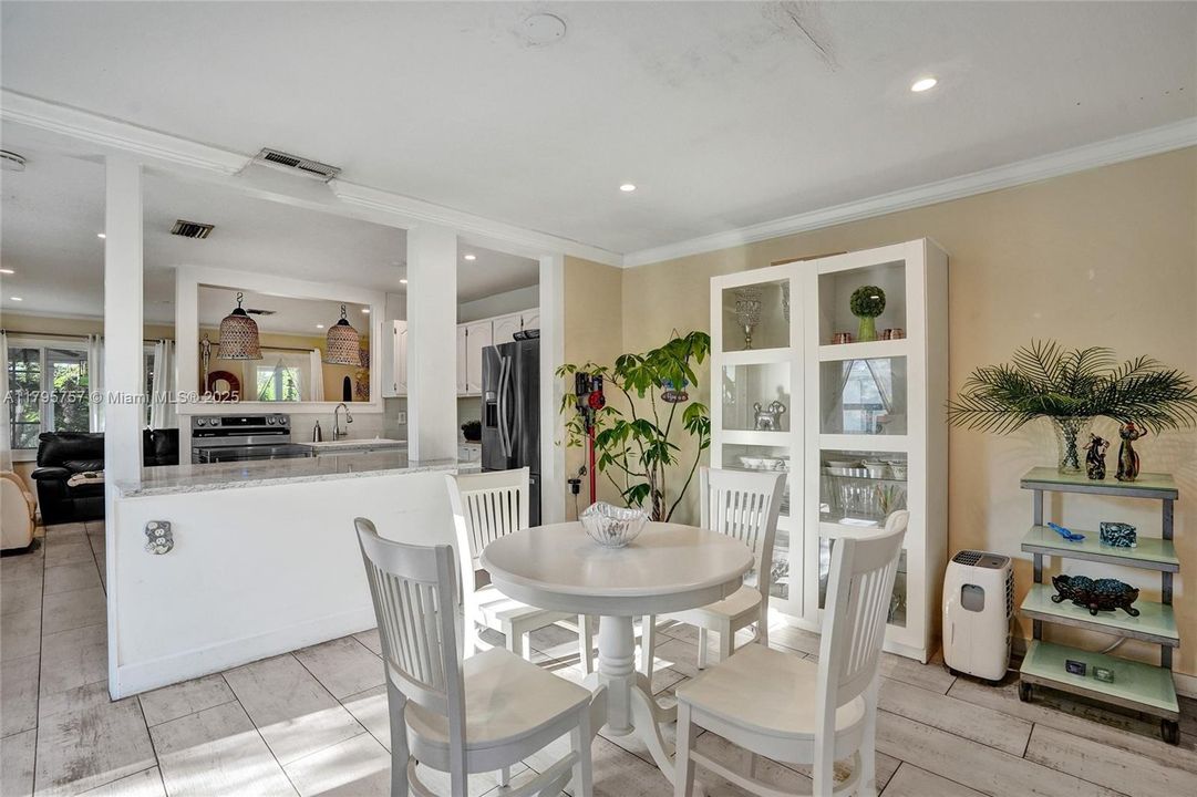 Недавно продано: $525,000 (2 спален, 2 ванн, 1141 Квадратных фут)