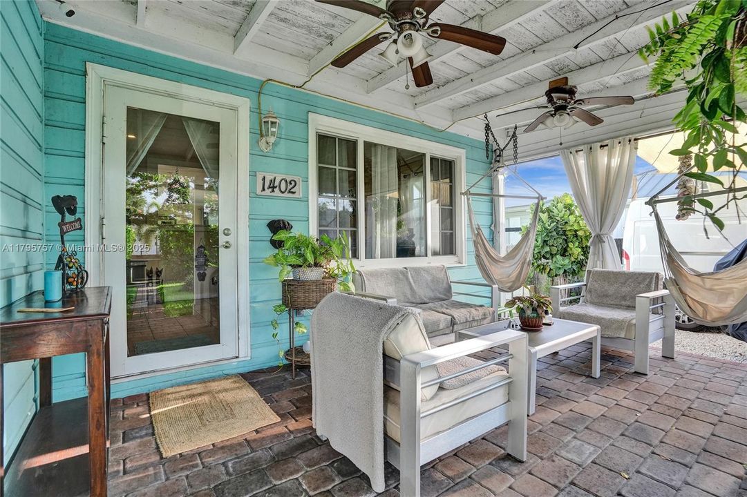 Недавно продано: $525,000 (2 спален, 2 ванн, 1141 Квадратных фут)