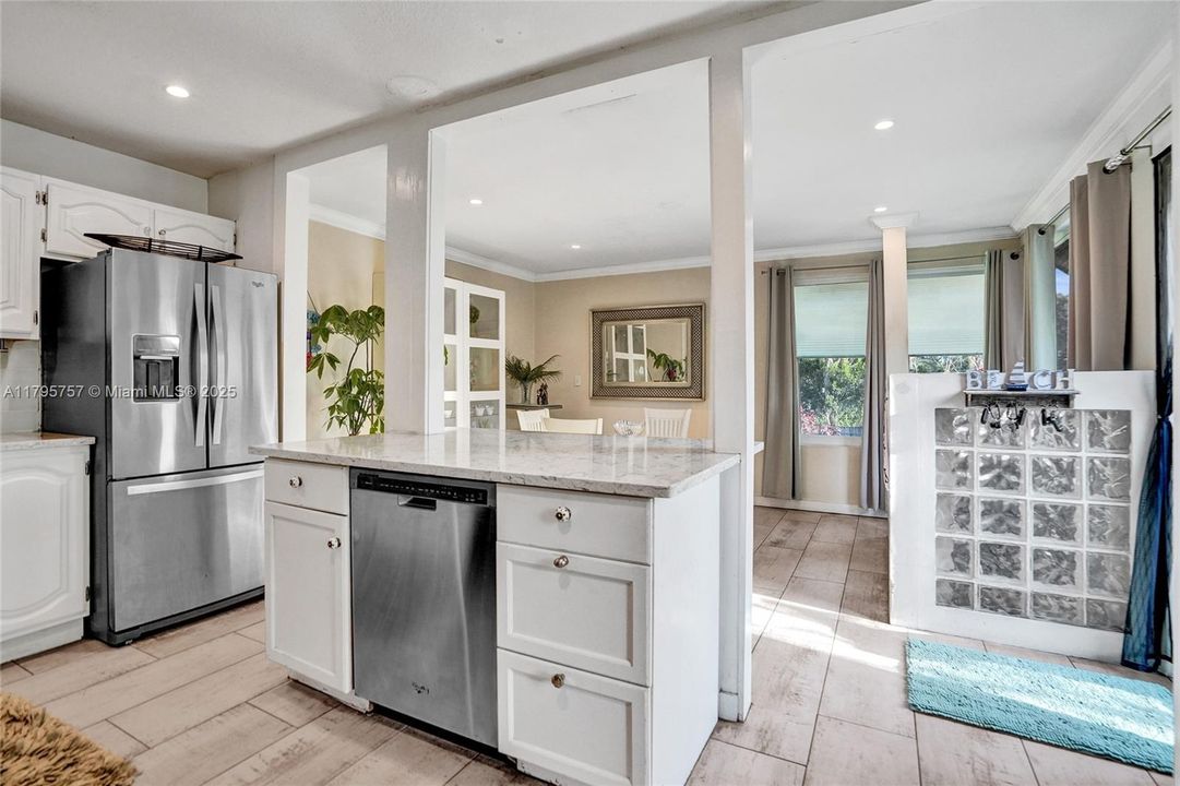 Недавно продано: $525,000 (2 спален, 2 ванн, 1141 Квадратных фут)