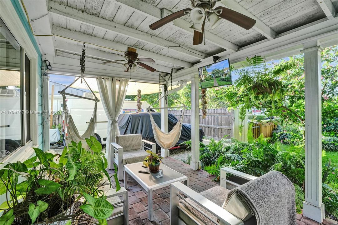 Недавно продано: $525,000 (2 спален, 2 ванн, 1141 Квадратных фут)