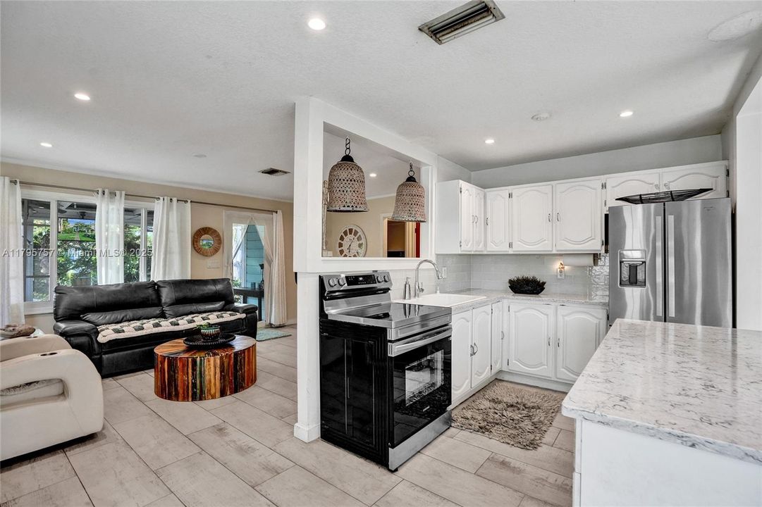 Недавно продано: $525,000 (2 спален, 2 ванн, 1141 Квадратных фут)