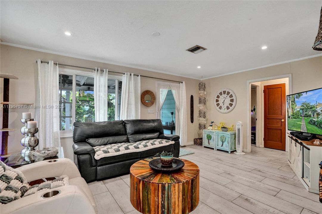 Недавно продано: $525,000 (2 спален, 2 ванн, 1141 Квадратных фут)