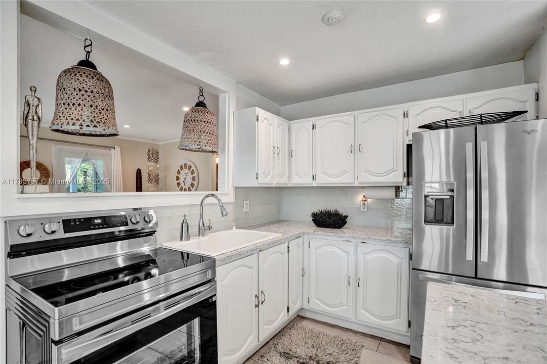 Недавно продано: $525,000 (2 спален, 2 ванн, 1141 Квадратных фут)