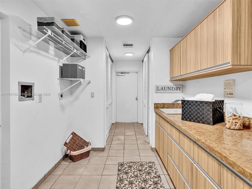 Active With Contract: $2,350,000 (5 beds, 3 baths, 4421 Square Feet)