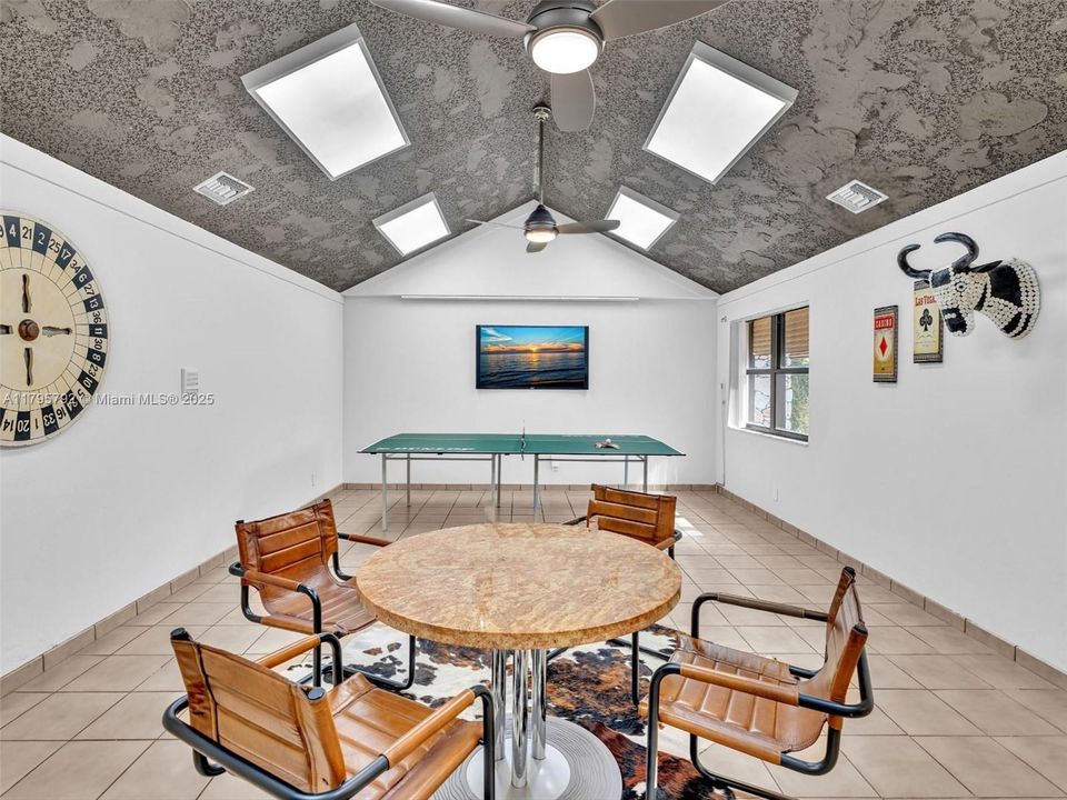 Active With Contract: $2,350,000 (5 beds, 3 baths, 4421 Square Feet)