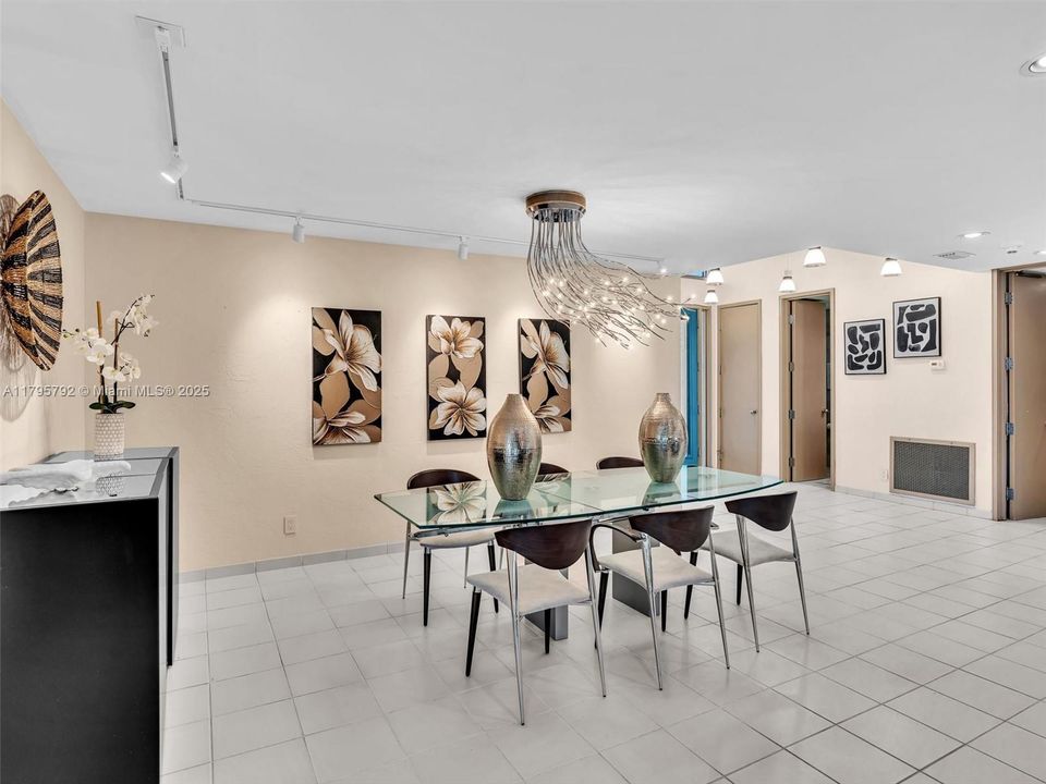 Active With Contract: $2,350,000 (5 beds, 3 baths, 4421 Square Feet)