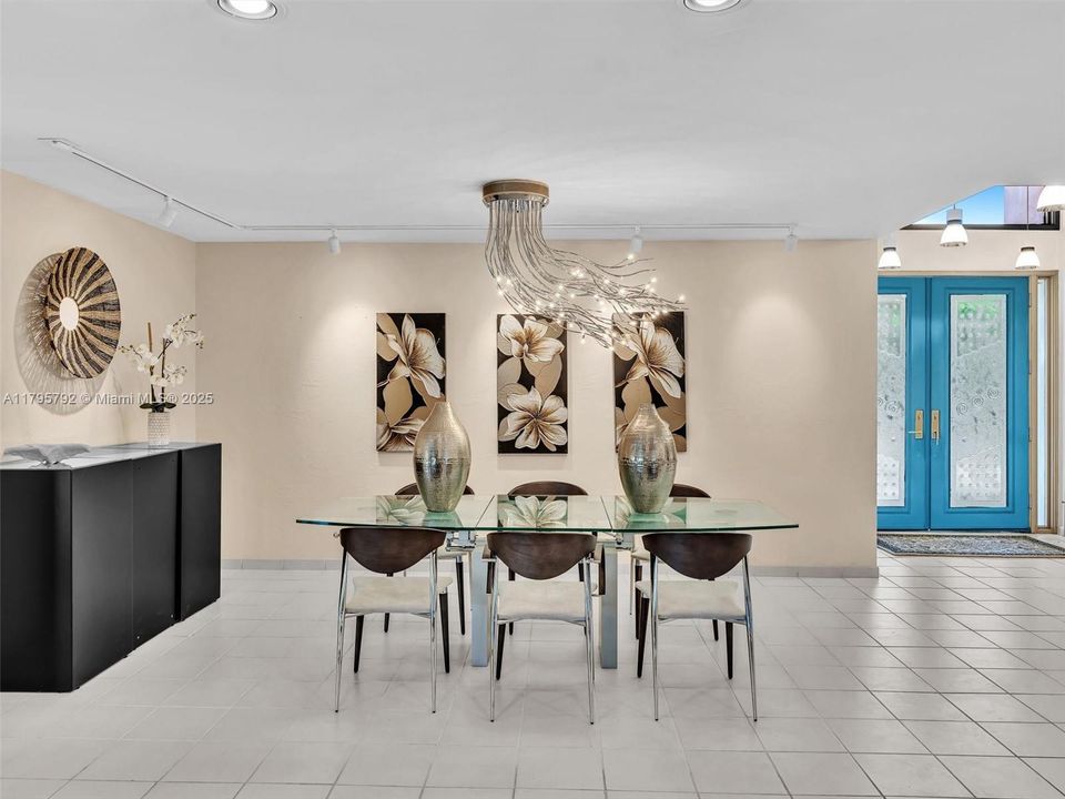 Active With Contract: $2,350,000 (5 beds, 3 baths, 4421 Square Feet)