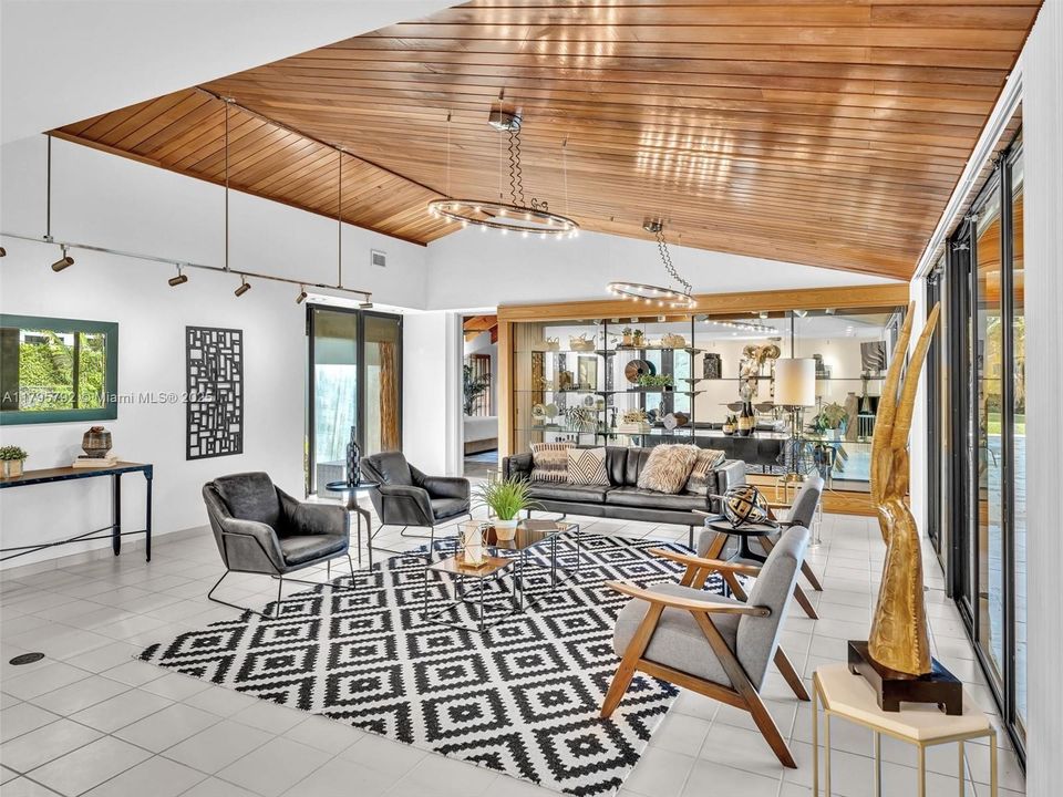 Active With Contract: $2,350,000 (5 beds, 3 baths, 4421 Square Feet)