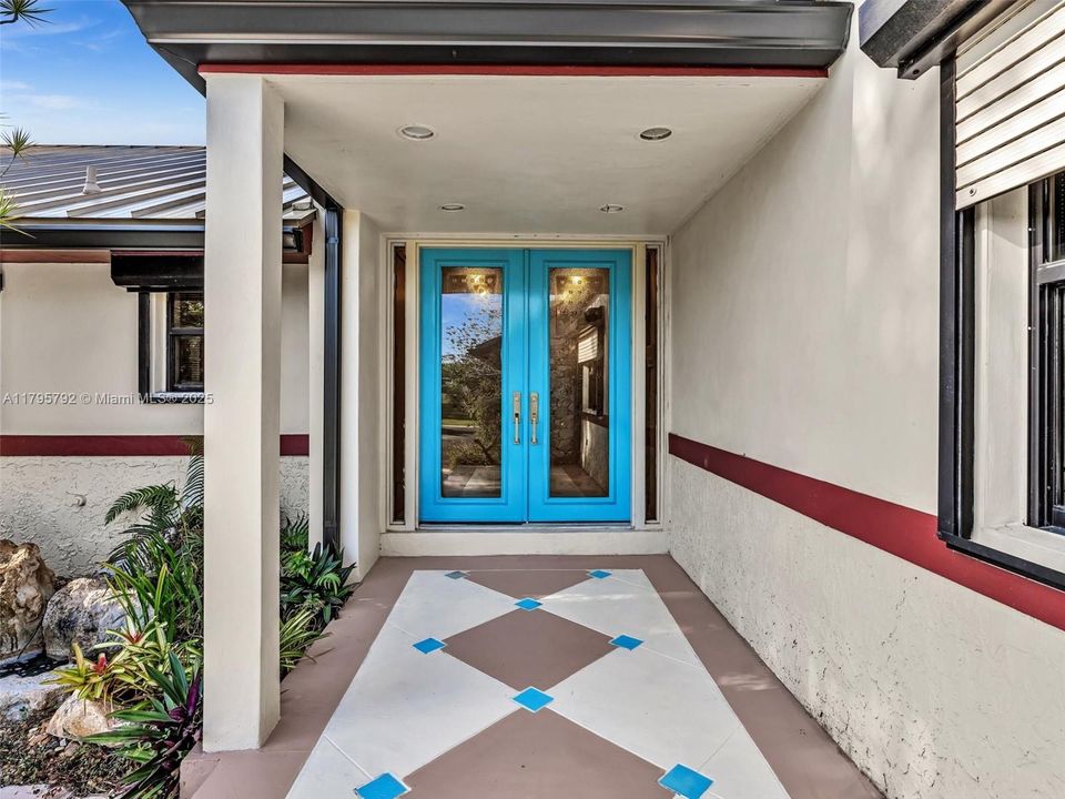 Active With Contract: $2,350,000 (5 beds, 3 baths, 4421 Square Feet)