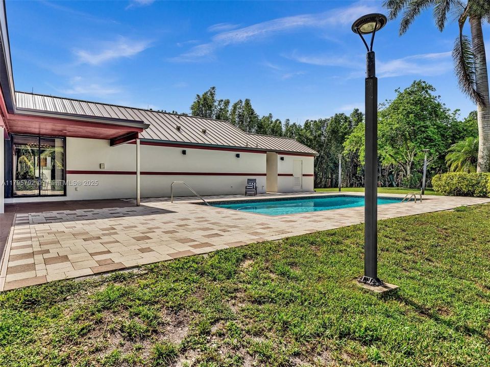 Active With Contract: $2,350,000 (5 beds, 3 baths, 4421 Square Feet)