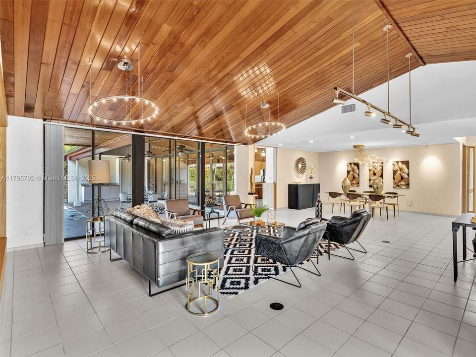 Active With Contract: $2,350,000 (5 beds, 3 baths, 4421 Square Feet)