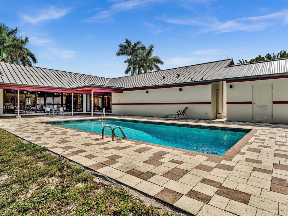 Active With Contract: $2,350,000 (5 beds, 3 baths, 4421 Square Feet)