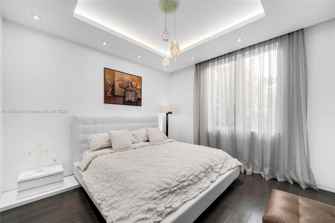 For Sale: $24,500,000 (5 beds, 6 baths, 4827 Square Feet)