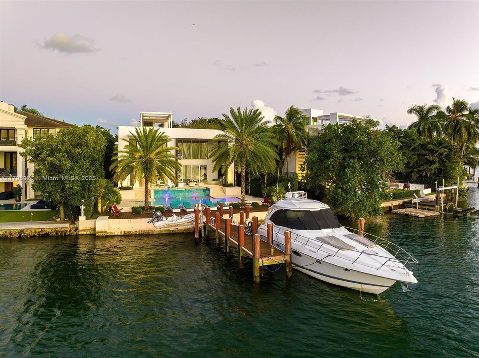 For Sale: $24,500,000 (5 beds, 6 baths, 4827 Square Feet)