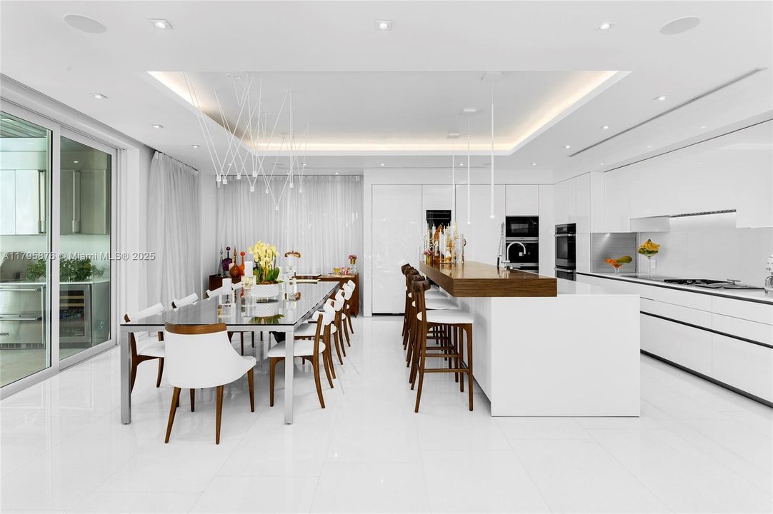 For Sale: $24,500,000 (5 beds, 6 baths, 4827 Square Feet)