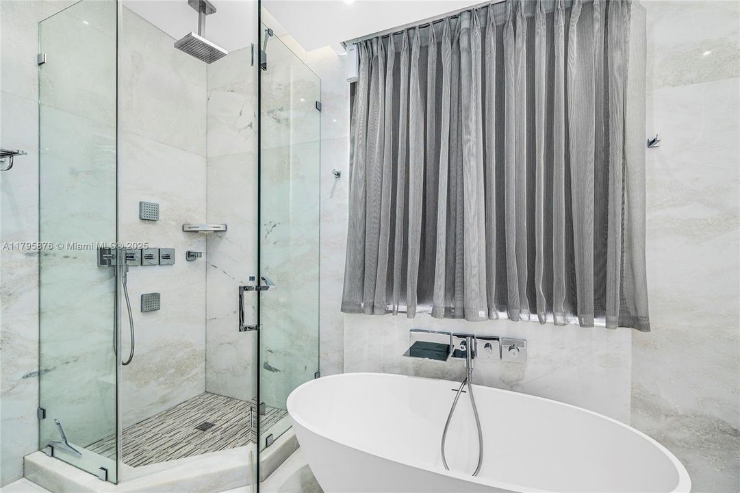 For Sale: $24,500,000 (5 beds, 6 baths, 4827 Square Feet)