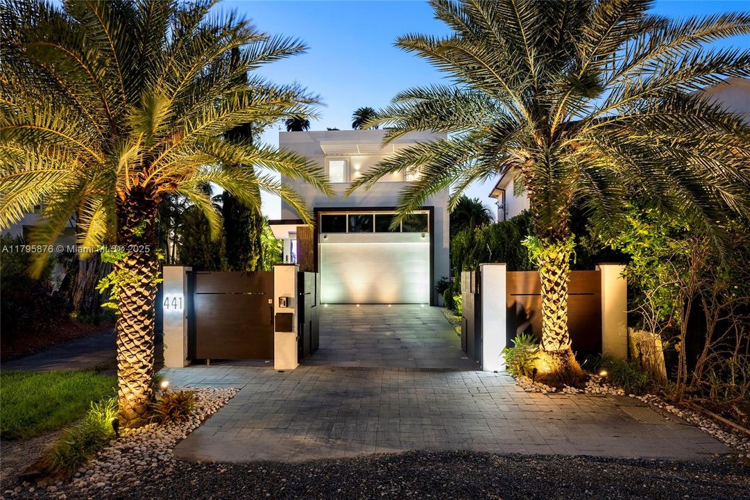 For Sale: $24,500,000 (5 beds, 6 baths, 4827 Square Feet)