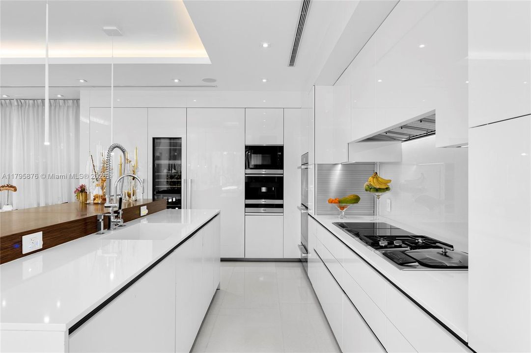 For Sale: $24,500,000 (5 beds, 6 baths, 4827 Square Feet)