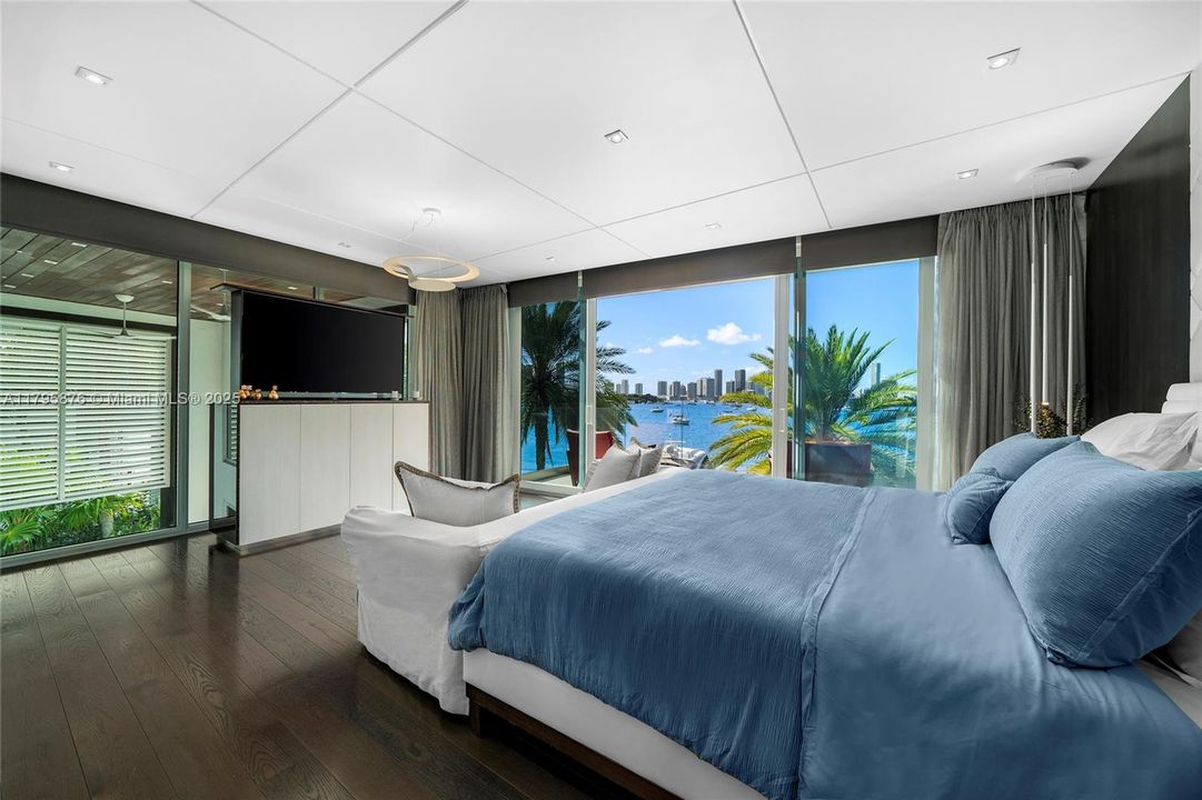 For Sale: $24,500,000 (5 beds, 6 baths, 4827 Square Feet)