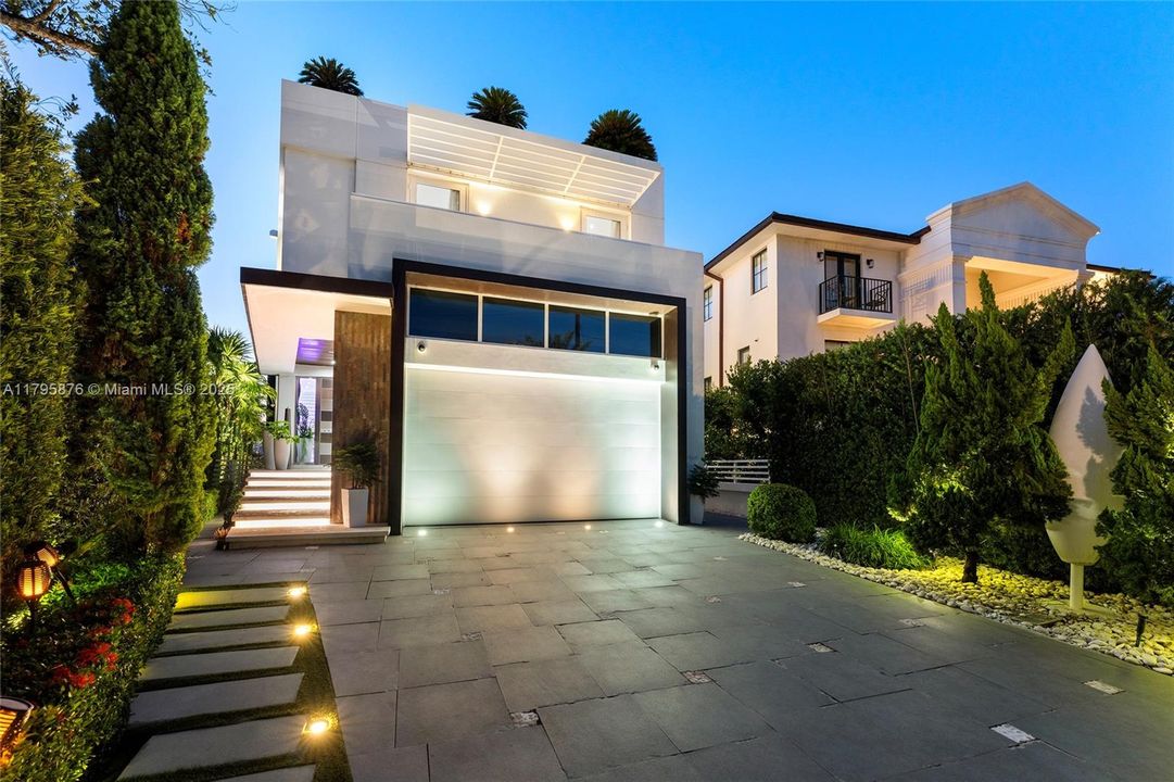 For Sale: $24,500,000 (5 beds, 6 baths, 4827 Square Feet)