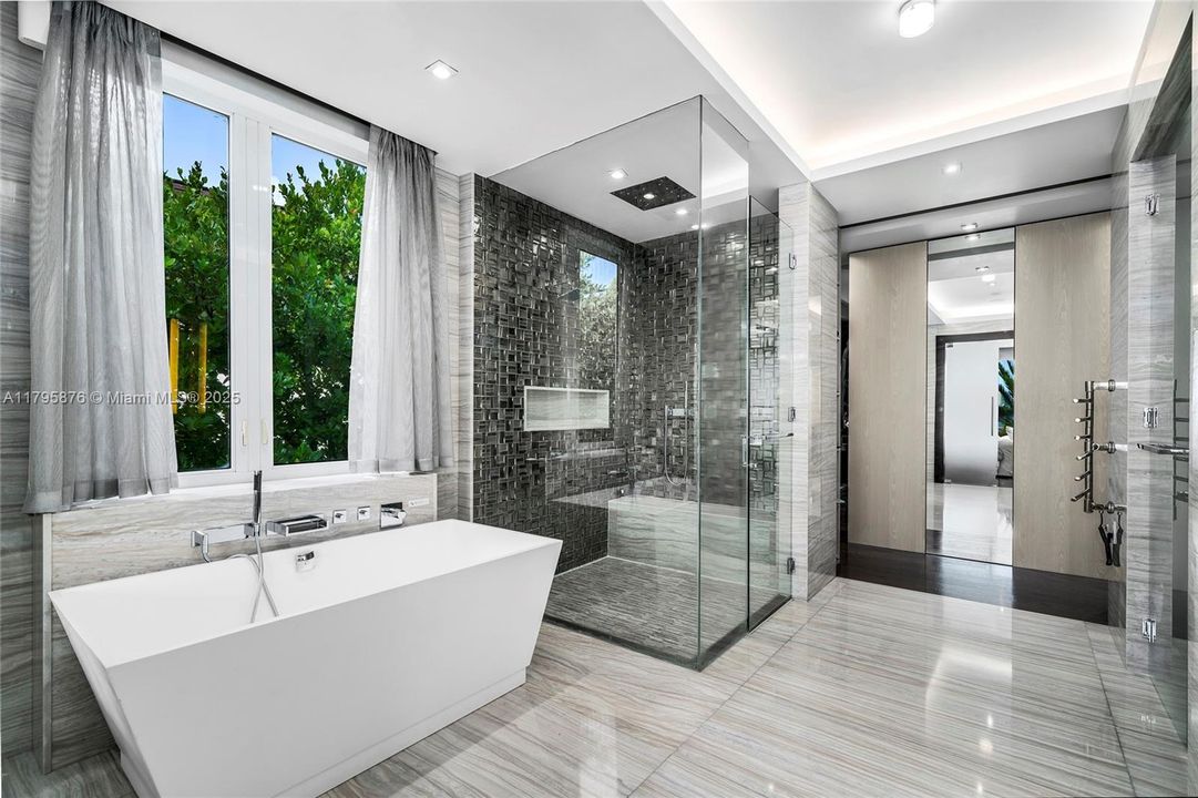 For Sale: $24,500,000 (5 beds, 6 baths, 4827 Square Feet)