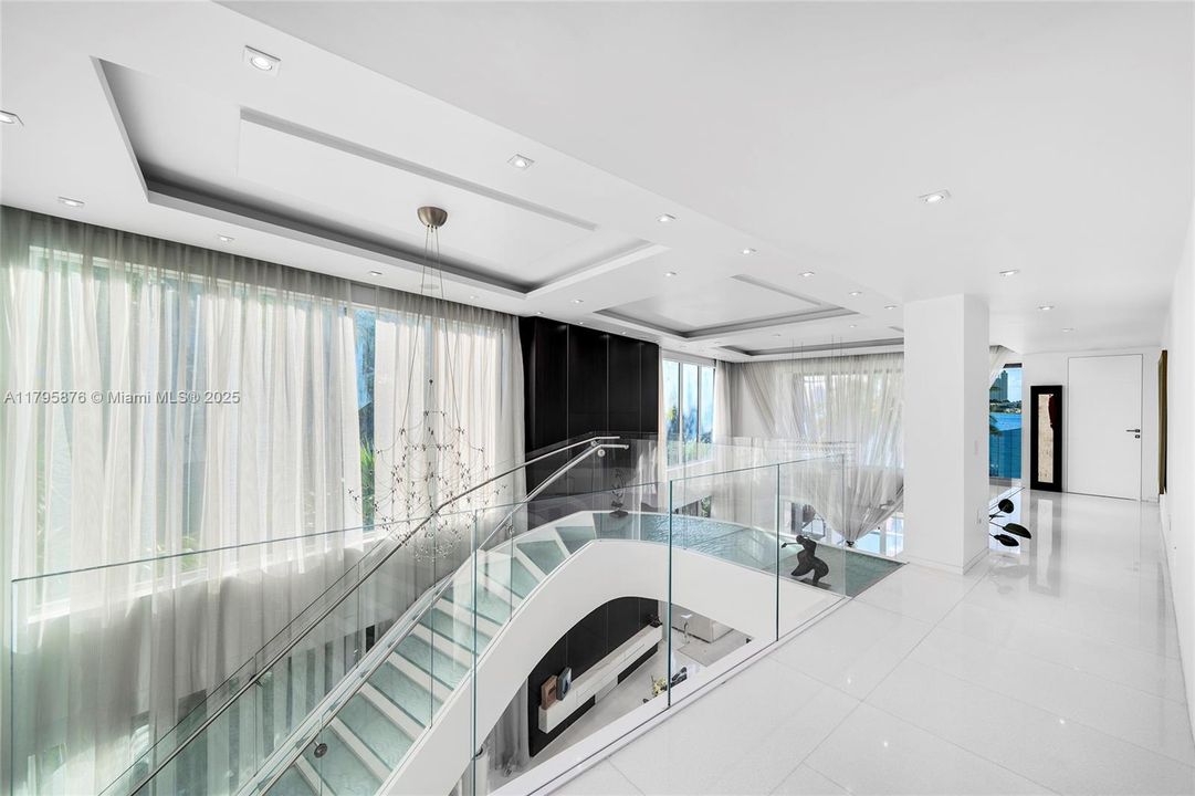 For Sale: $24,500,000 (5 beds, 6 baths, 4827 Square Feet)