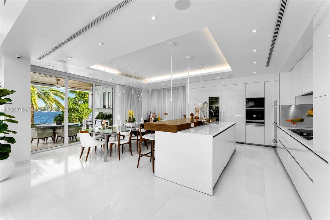 For Sale: $24,500,000 (5 beds, 6 baths, 4827 Square Feet)