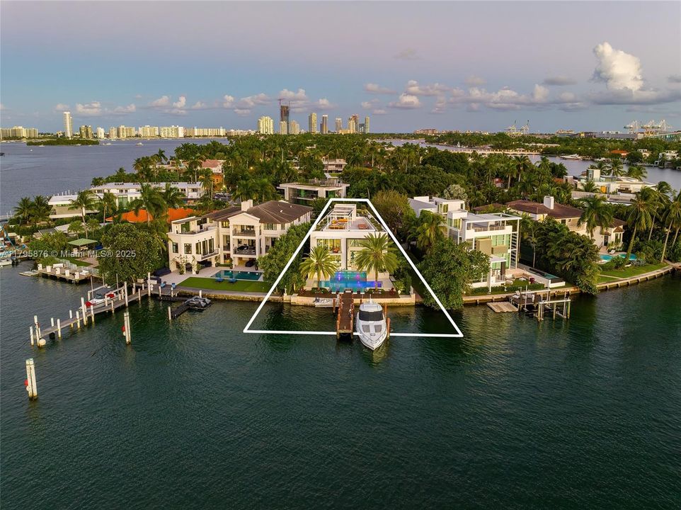 For Sale: $24,500,000 (5 beds, 6 baths, 4827 Square Feet)