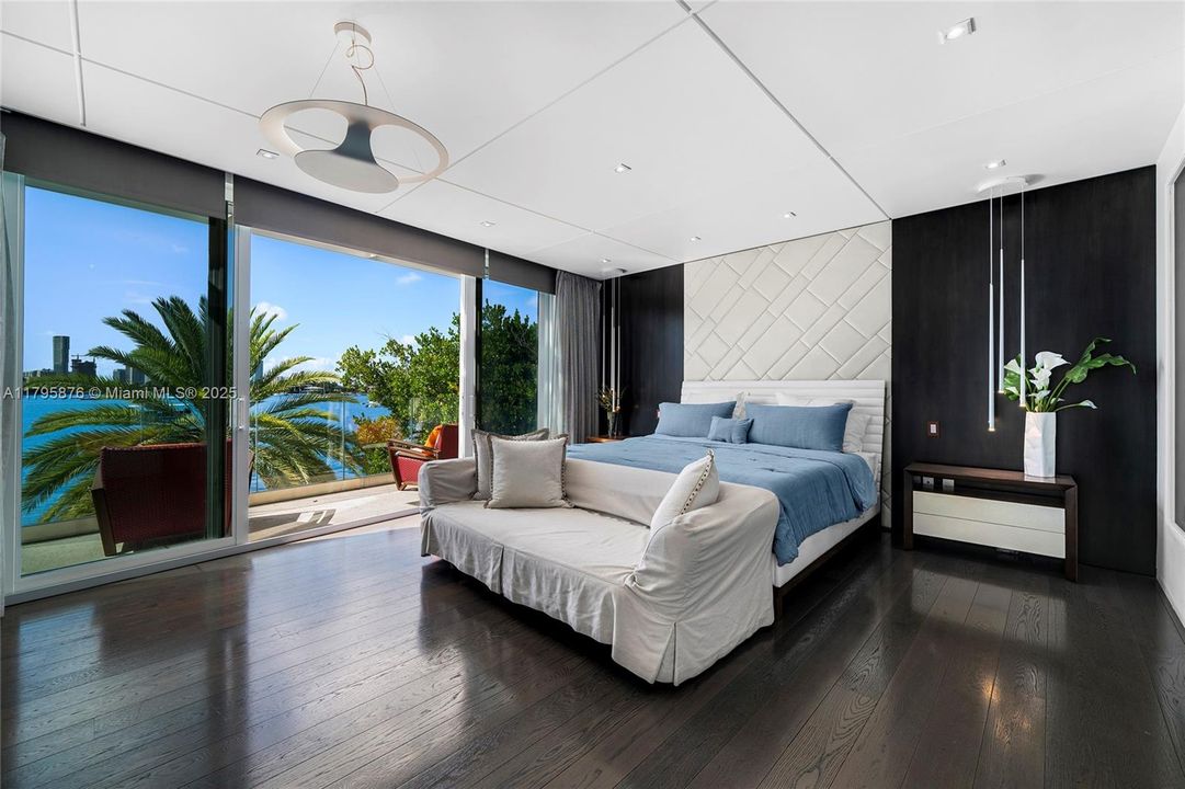 For Sale: $24,500,000 (5 beds, 6 baths, 4827 Square Feet)