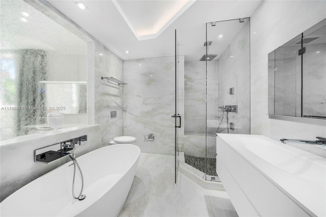 For Sale: $24,500,000 (5 beds, 6 baths, 4827 Square Feet)