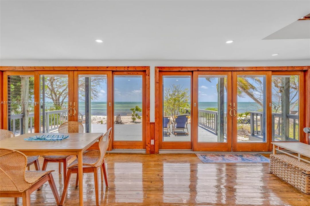 Vendido Recientemente: $699,000 (3 camas, 1 baños, 1162 Pies cuadrados)