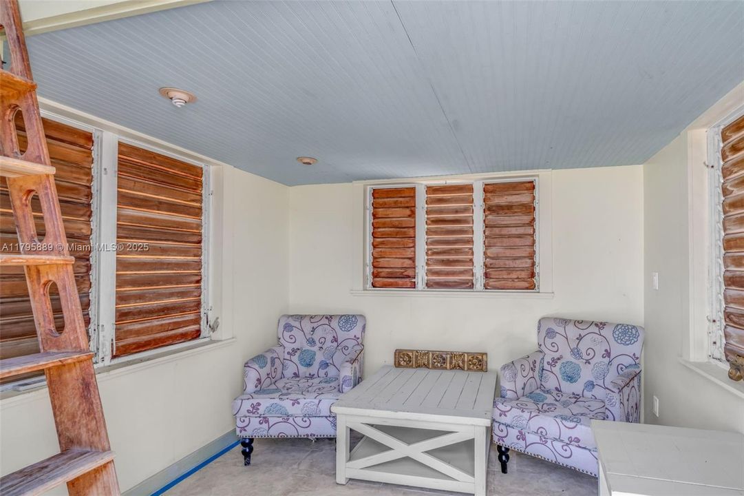 Vendido Recientemente: $699,000 (3 camas, 1 baños, 1162 Pies cuadrados)