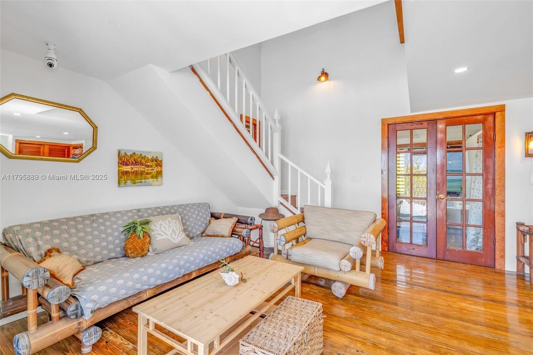 Vendido Recientemente: $699,000 (3 camas, 1 baños, 1162 Pies cuadrados)