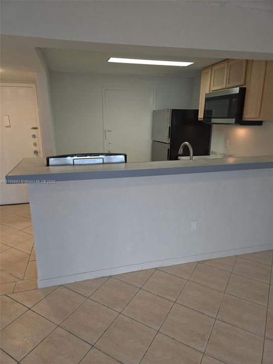 For Sale: $394,000 (1 beds, 1 baths, 662 Square Feet)