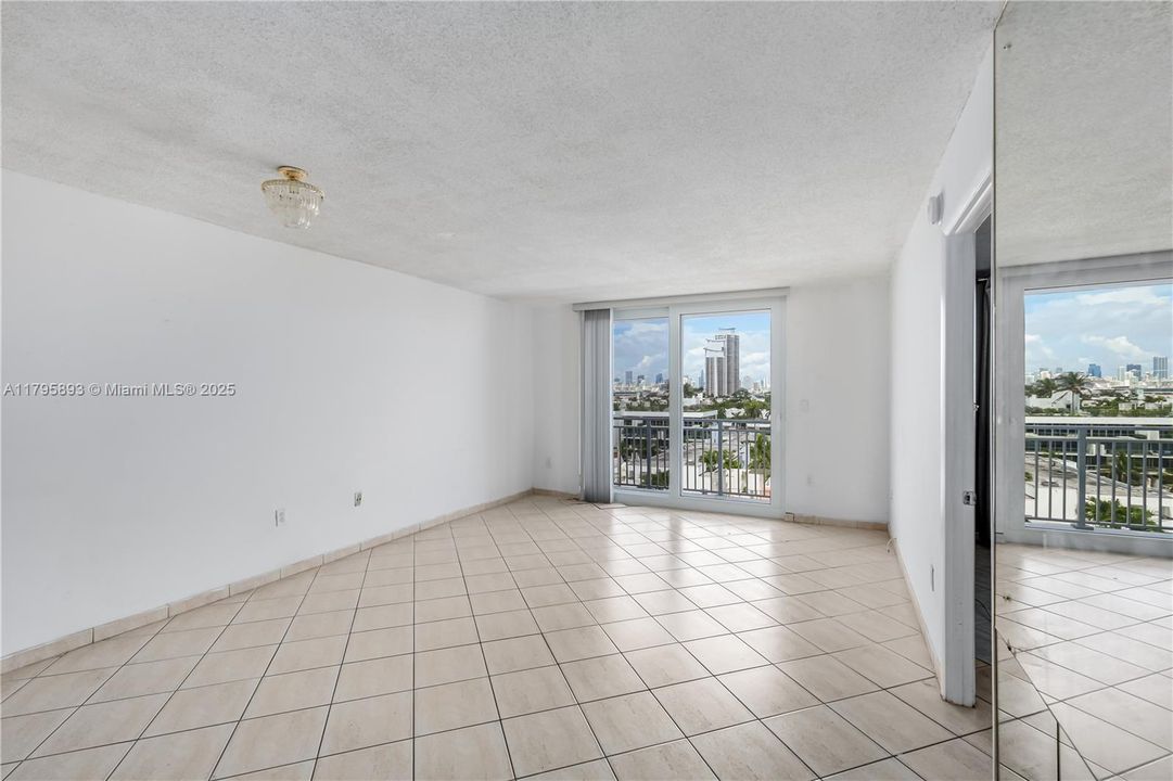 For Sale: $394,000 (1 beds, 1 baths, 662 Square Feet)