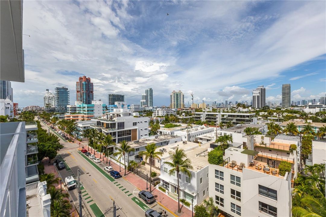 For Sale: $394,000 (1 beds, 1 baths, 662 Square Feet)