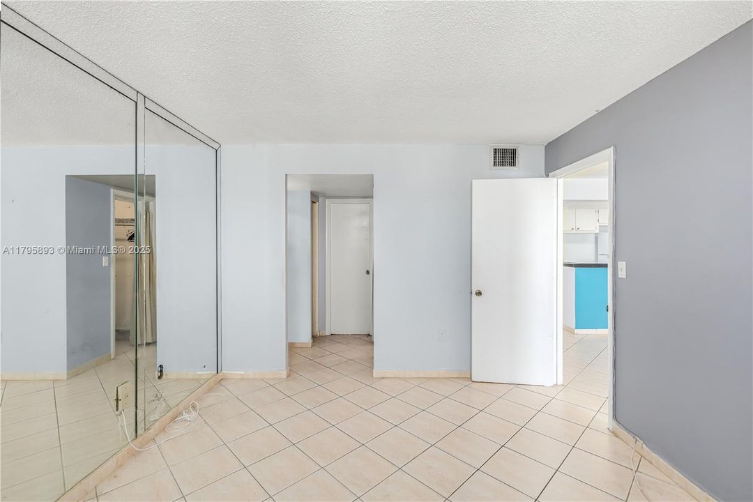 For Sale: $394,000 (1 beds, 1 baths, 662 Square Feet)