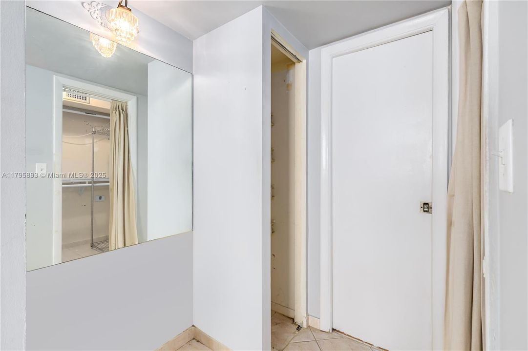 For Sale: $394,000 (1 beds, 1 baths, 662 Square Feet)