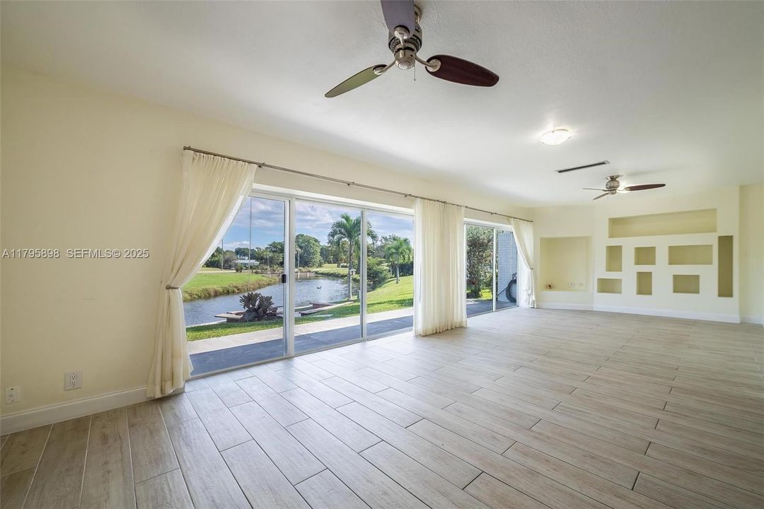 En Venta: $529,000 (2 camas, 2 baños, 2194 Pies cuadrados)