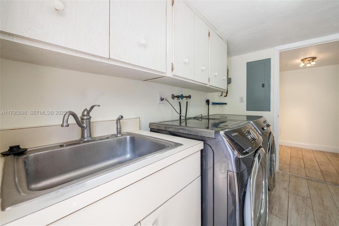 En Venta: $529,000 (2 camas, 2 baños, 2194 Pies cuadrados)