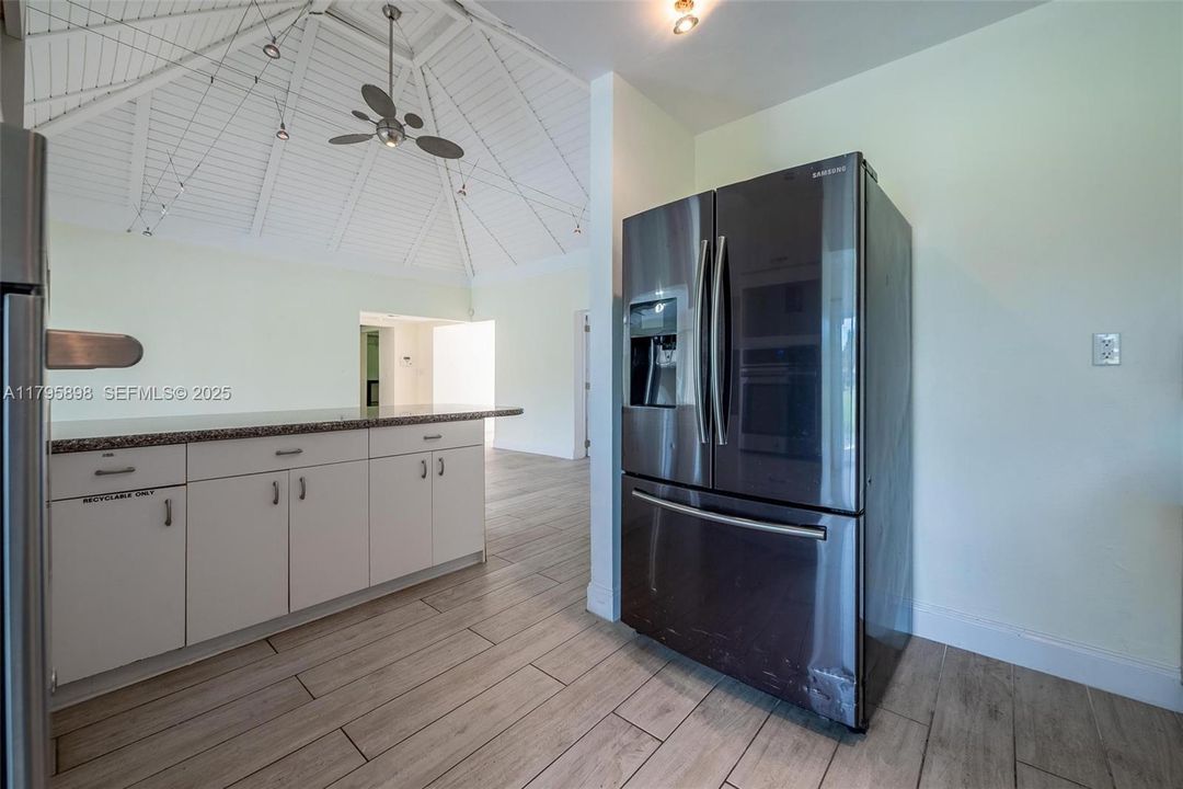 En Venta: $529,000 (2 camas, 2 baños, 2194 Pies cuadrados)