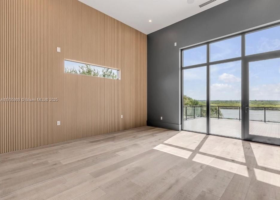 For Sale: $6,750,000 (5 beds, 5 baths, 5500 Square Feet)