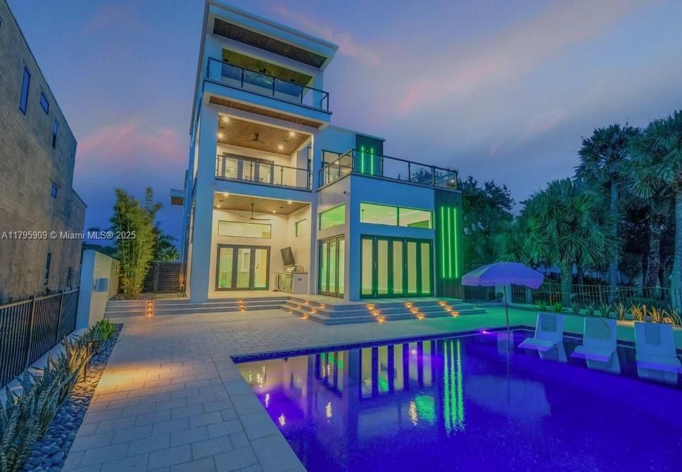 For Sale: $6,750,000 (5 beds, 5 baths, 5500 Square Feet)