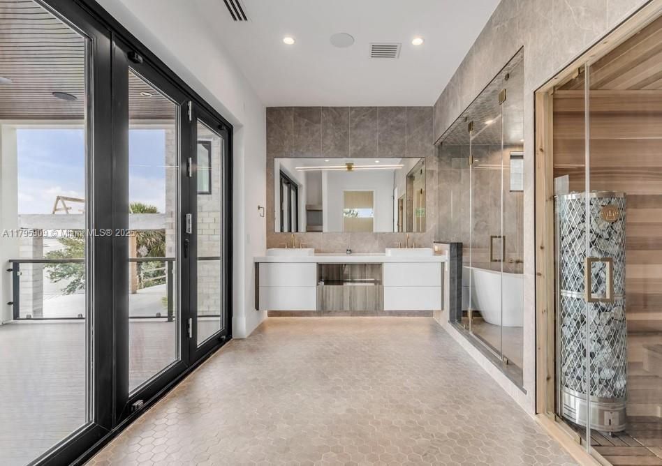 For Sale: $6,750,000 (5 beds, 5 baths, 5500 Square Feet)