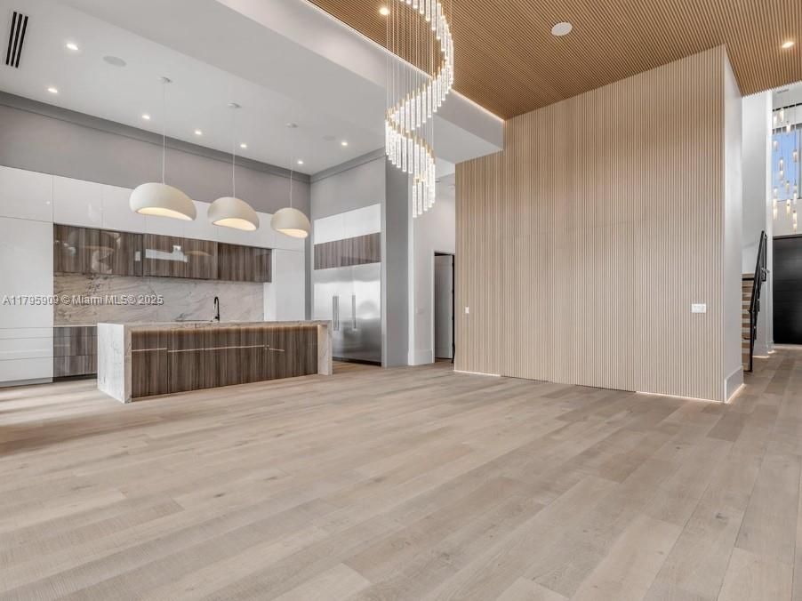 For Sale: $6,750,000 (5 beds, 5 baths, 5500 Square Feet)