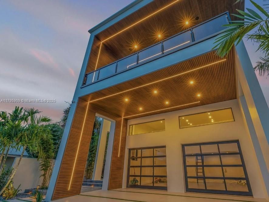 For Sale: $6,750,000 (5 beds, 5 baths, 5500 Square Feet)